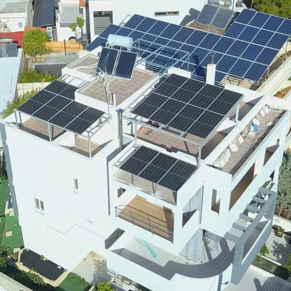 Φωτοβολταϊκό σύστημα Net Billing 7,36 kW στην Άνω Γλυφάδα - στέγη κατοικίας με 16 πάνελ 460W