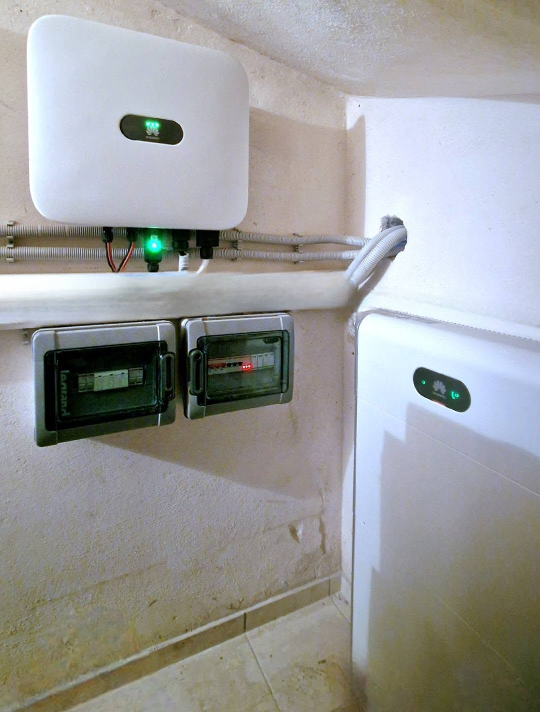 Inverter Huawei 10kW τριφασικός και μπαταρίες Huawei Luna 2000 - Net Billing Κρυονέρι