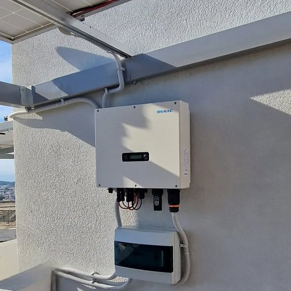 Inverter RENAC 10 kW με αντικεραυνική προστασία στην Άνω Γλυφάδα